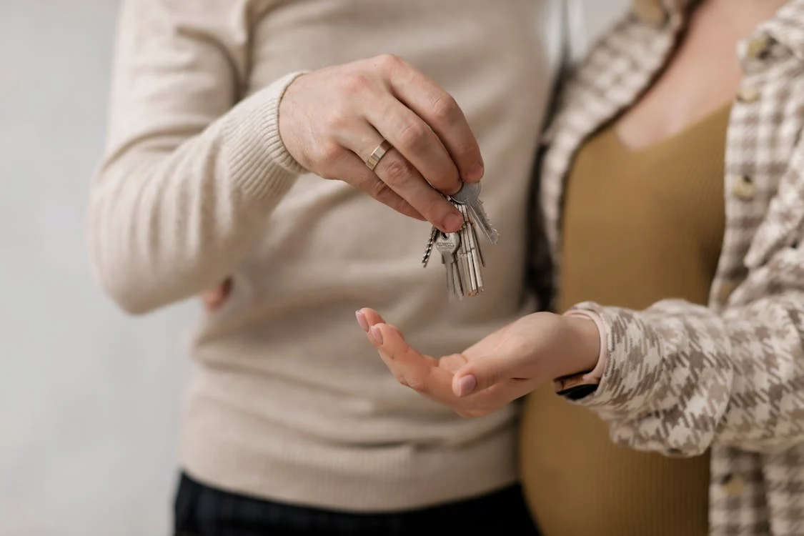 Moving On Made Easy: Selling to a Cash Buyer Explained